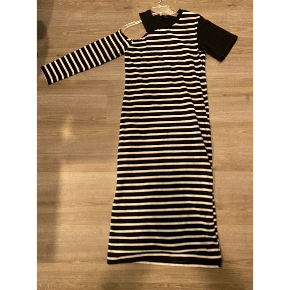 GOEN.J One cold Shoulder Striped Dress back and white Size 6